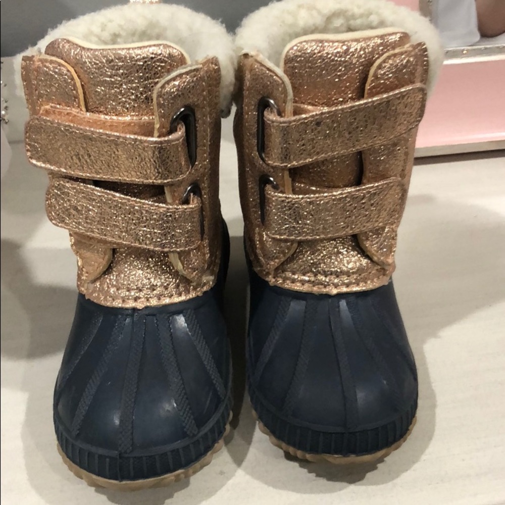 Gap snow and rain boots size 7-8 toddler